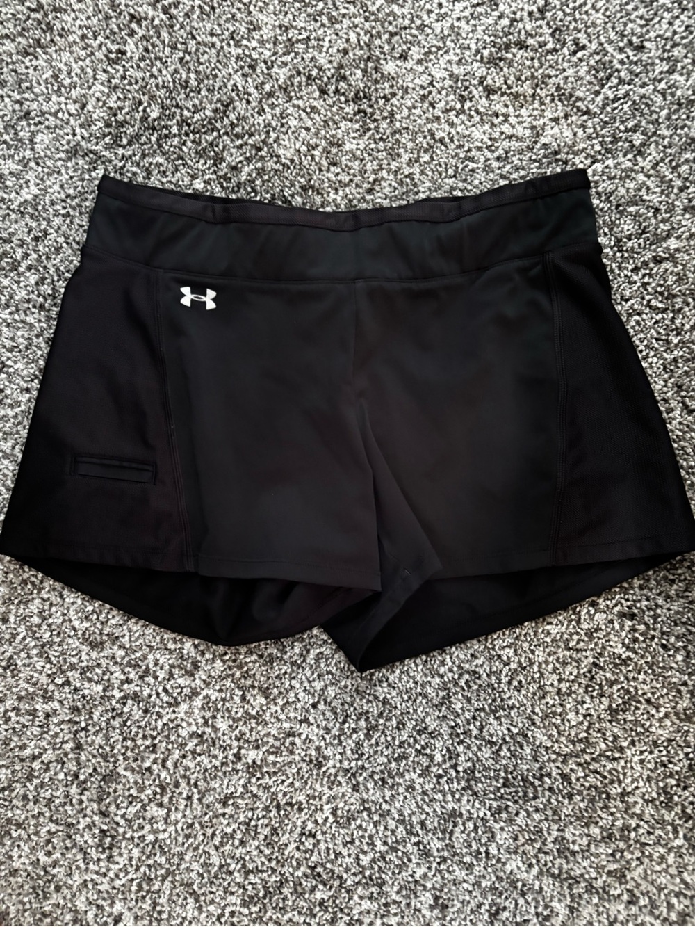 Women's MD Under Armour shorts heatgear black